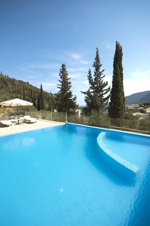 Imagen de la piscina del Hotel Lefkas Petra. Foto 19