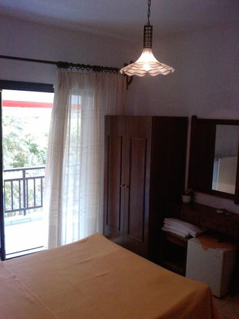 Imagen de la habitación del Hotel Lefkes. Foto 15