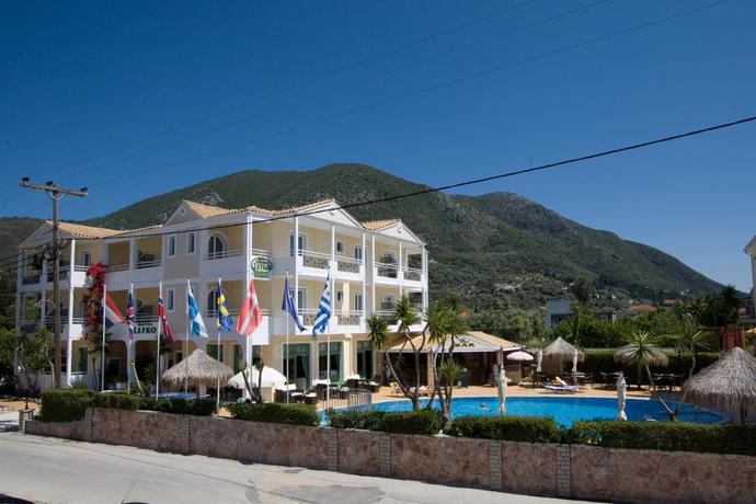 Imagen de los exteriores del Hotel Lefko. Foto 7