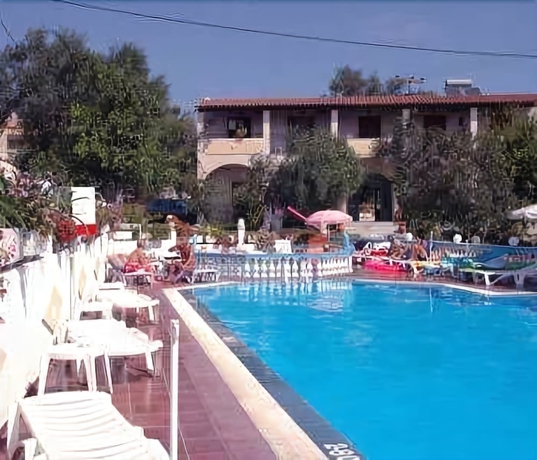 Imagen de la piscina del Hotel Leftis Romantica. Foto 8