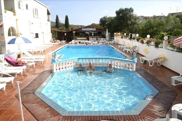 Imagen de la piscina del Hotel Leftis Romantica, Moraitika. Foto 9