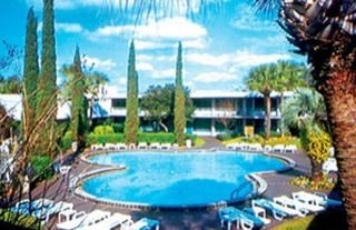 Imagen de la piscina del Hotel Legacy Grand Resort International. Foto 2