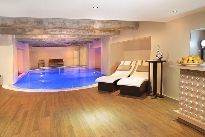 Imagen de la piscina del Hotel Legacy Ottoman. Foto 14