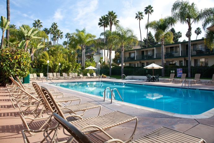 Imagen de la piscina del Hotel Legacy Resort and Spa. Foto 13