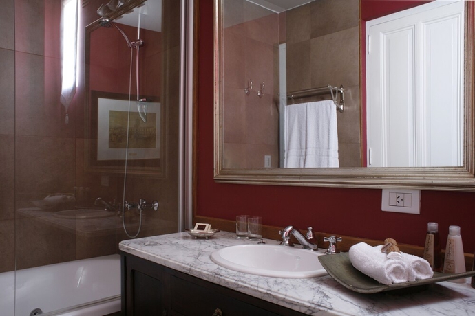 Imagen de la habitación del Hotel Legado Mitico Buenos Aires. Foto 13