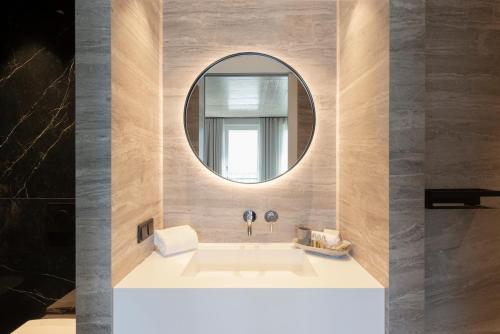 Imagen de la habitación del Hotel Legend. Foto 17