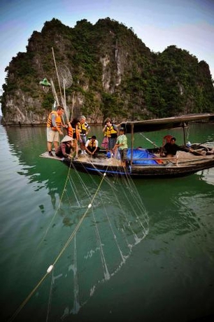 Imagen de la habitación del Hotel Legend Halong Private Cruises - Managed By Bhaya C. Foto 7