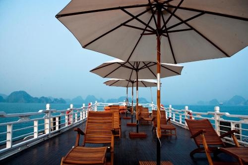 Imagen general del Hotel Legend Halong Private Cruises - Managed By Bhaya C. Foto 4