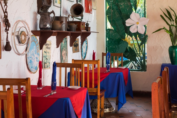 Imagen del bar/restaurante del Hotel Legends Beach Resort. Foto 2