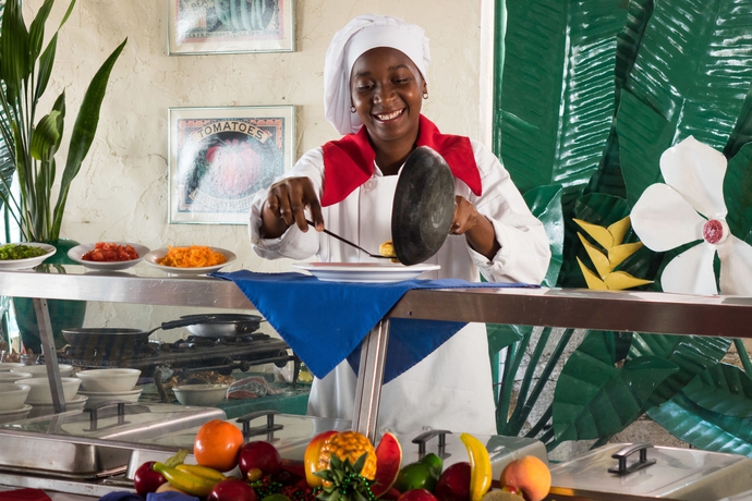 Imagen del bar/restaurante del Hotel Legends Beach Resort. Foto 3
