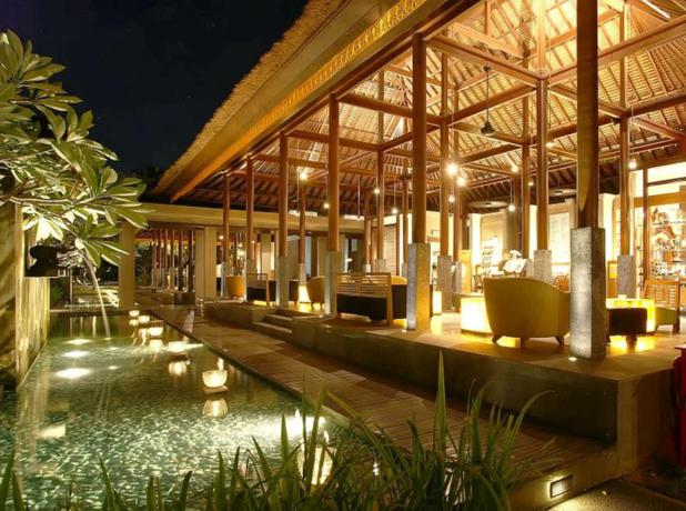 Imagen de los interiores del Hotel Legian Beach. Foto 12