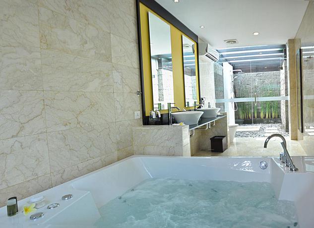 Imagen de la habitación del Hotel Legian Beach. Foto 8