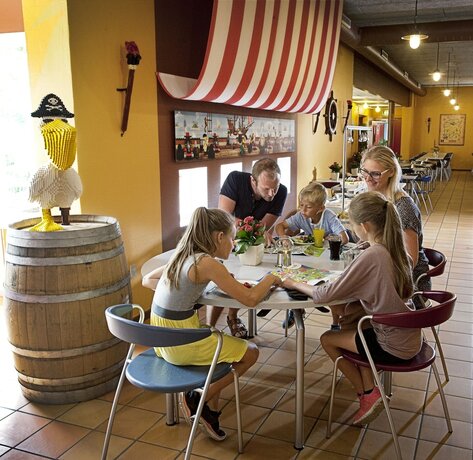 Imagen del bar/restaurante del Hotel Legoland Wild West Cabins. Foto 19