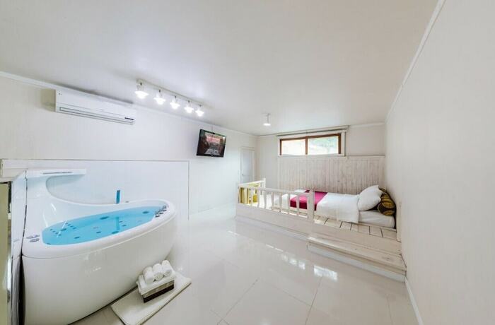 Imagen de la habitación del Hotel Legrandchariot. Foto 4