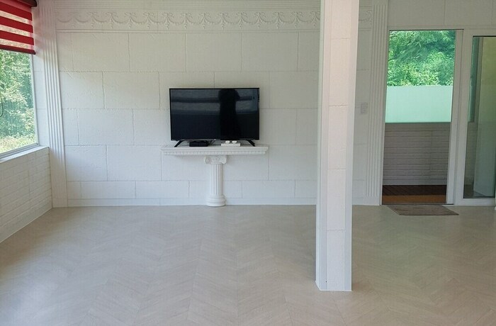 Imagen de la habitación del Hotel Legrandchariot. Foto 15