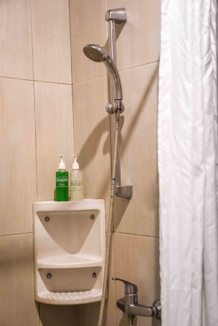 Imagen de la habitación del Hotel Legreen Suite Gatot Subroto. Foto 15