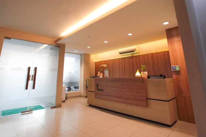 Imagen de los interiores del Hotel Legreen Suite Kuningan. Foto 12