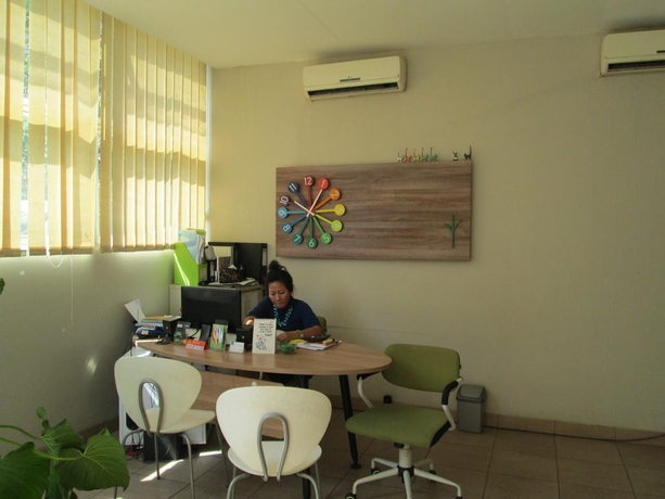 Imagen general del Hotel Legreen Suite Penjernihan. Foto 10