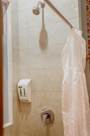 Imagen de la habitación del Hotel Legreen Suite Senayan. Foto 16