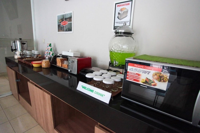 Imagen del bar/restaurante del Hotel Legreen Suite Senayan. Foto 3