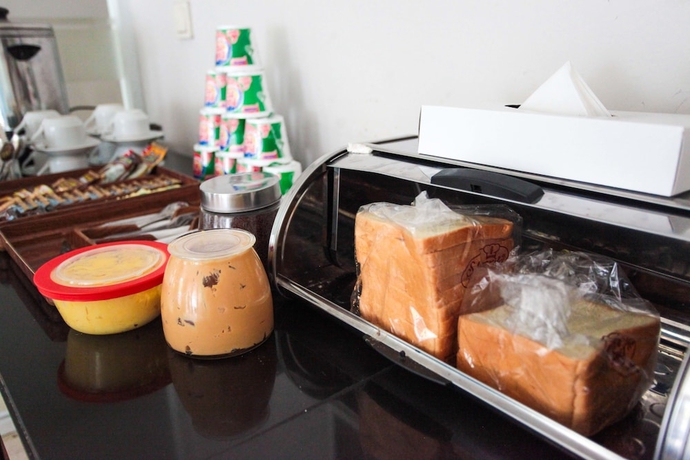 Imagen del bar/restaurante del Hotel Legreen Suite Senayan. Foto 5