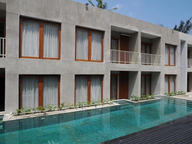 Imagen de la piscina del Hotel Leha-Leha Kuta Lombok. Foto 16
