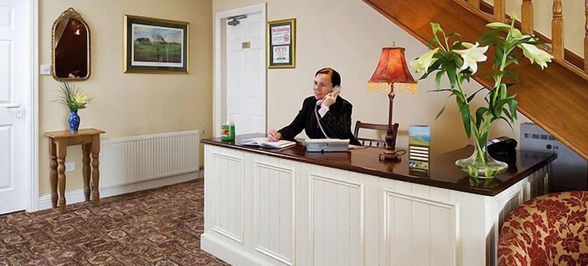 Imagen de los interiores del Hotel Lehinch Lodge. Foto 18