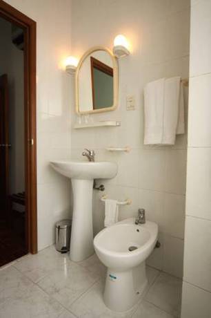 Imagen de la habitación del Hotel Leiriense. Foto 16