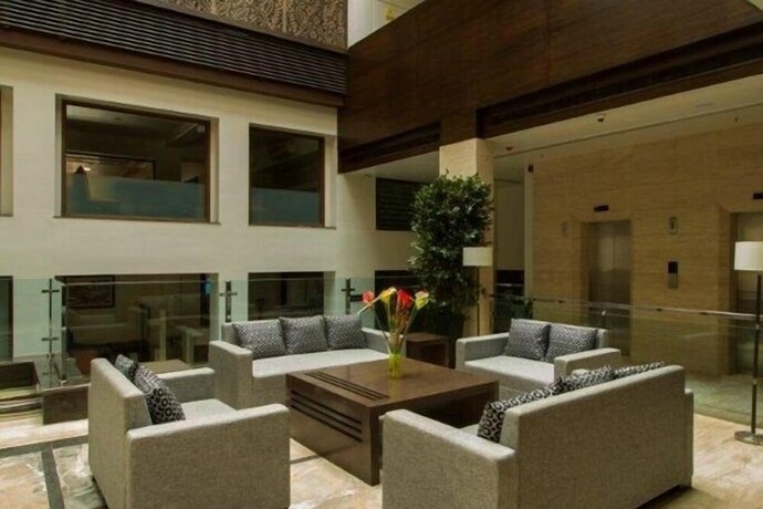 Imagen del bar/restaurante del Hotel Leisure Inn Grand Chanakya. Foto 20