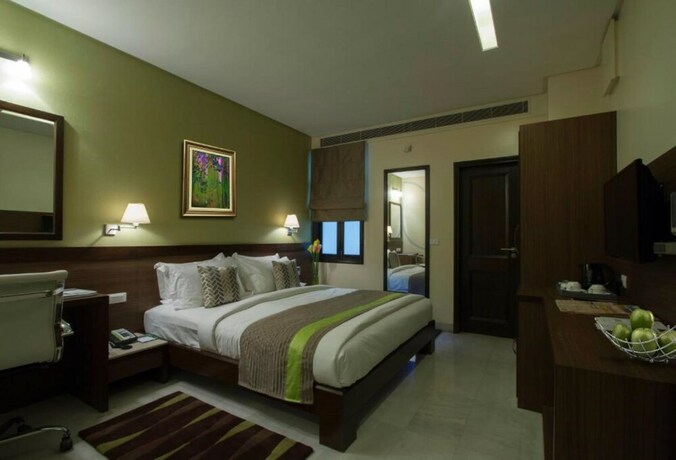 Imagen de la habitación del Hotel Leisure Inn Grand Chanakya. Foto 25