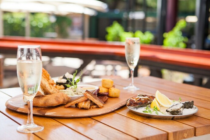 Imagen del bar/restaurante del Hotel Leisure Inn, Rockingham. Foto 15