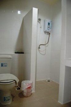 Imagen de la habitación del Hotel Lek City. Foto 5