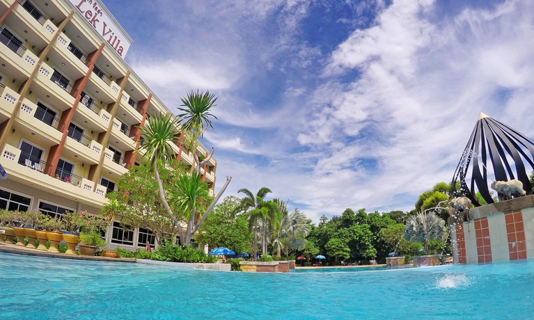 Imagen de la piscina del Hotel Lek Villa. Foto 15