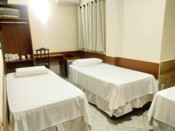 Imagen de la habitación del Hotel Lelis. Foto 18