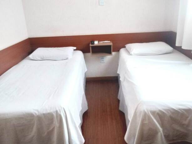 Imagen de la habitación del Hotel Lelis. Foto 20