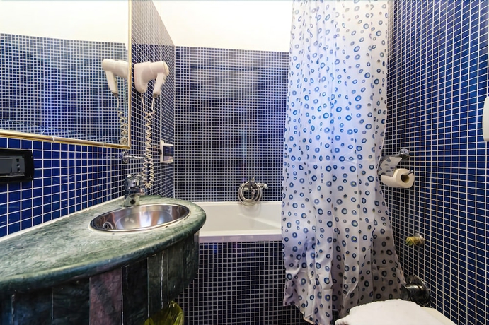 Imagen de la habitación del Hotel Lella. Foto 4