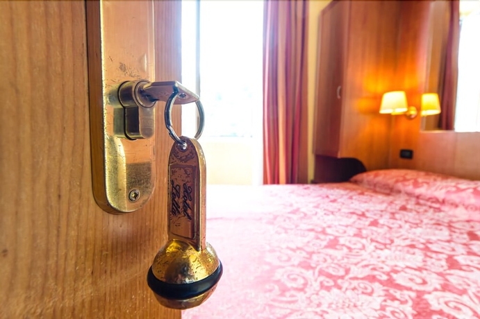 Imagen de la habitación del Hotel Lella. Foto 5