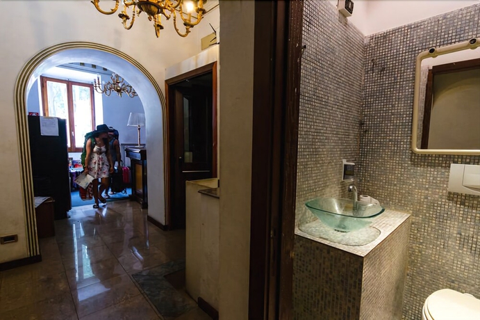 Imagen de los interiores del Hotel Lella. Foto 19