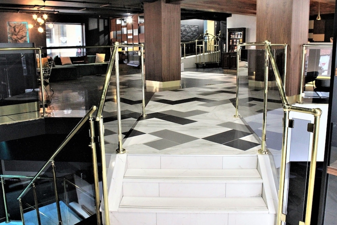 Imagen de los interiores del Hotel Lelux. Foto 12