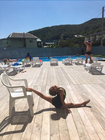 Imagen de la piscina del Hotel Lelux, Ol'ginka. Foto 19