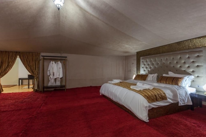 Imagen de la habitación del Hotel Lemnaouar Erg Camp. Foto 7