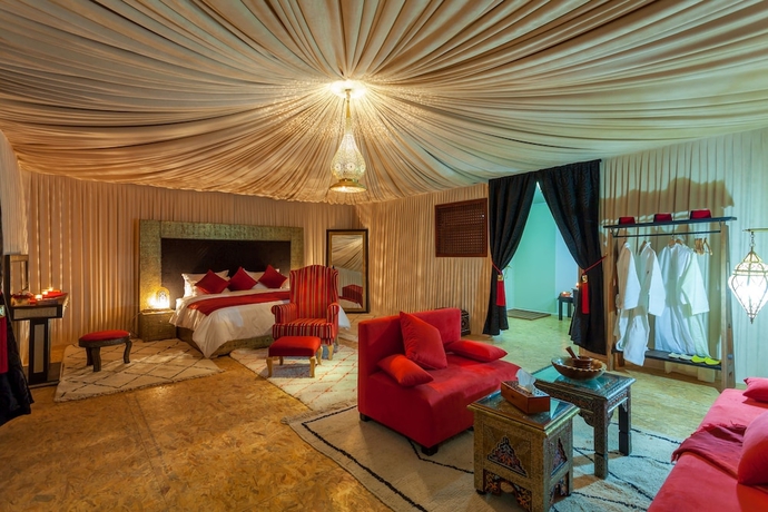 Imagen de la habitación del Hotel Lemnaouar Erg Camp. Foto 8