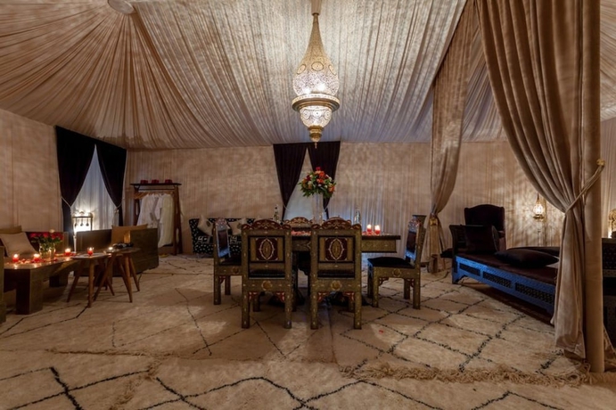 Imagen de la habitación del Hotel Lemnaouar Erg Camp. Foto 12