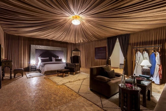 Imagen de la habitación del Hotel Lemnaouar Erg Camp. Foto 13