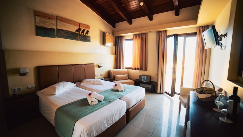 Imagen de la habitación del Hotel Lemnos Village Resort. Foto 5