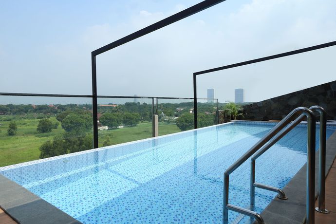 Imagen de la piscina del Hotel Lemo Serpong. Foto 17