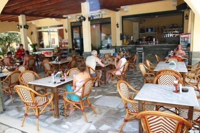 Imagen del bar/restaurante del Hotel Lemon Grove and Studios. Foto 2