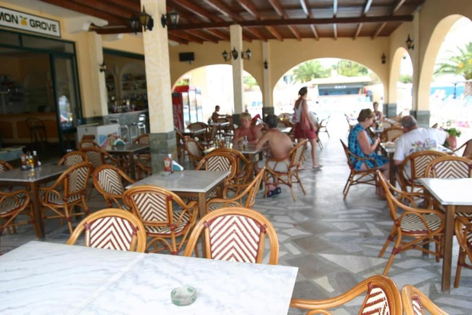 Imagen del bar/restaurante del Hotel Lemon Grove and Studios. Foto 3