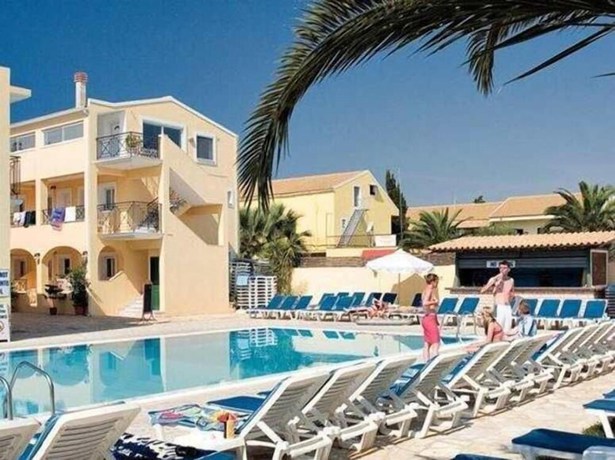 Imagen de la piscina del Hotel Lemon Grove and Studios. Foto 19