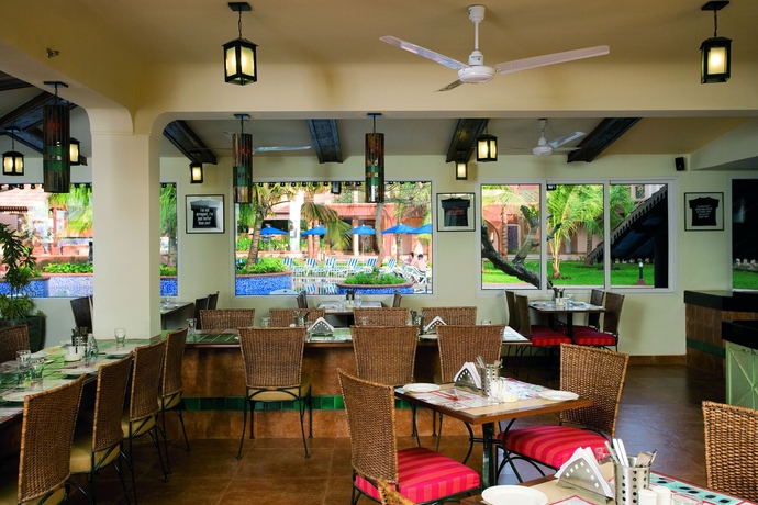 Imagen del bar/restaurante del Hotel Lemon Tree Amarante Beach Resort, Goa. Foto 3